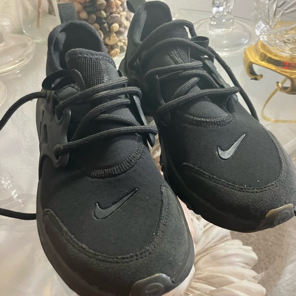 Nike Presto Black Sneakers - Picture 3 of 7